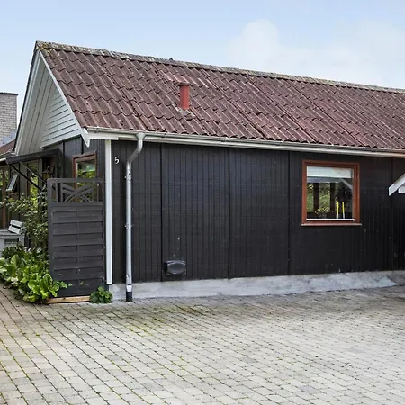 3 Bedroom Beautiful In Holiday home Asperup