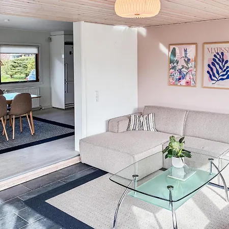 Hermosa Casa De 3 En *