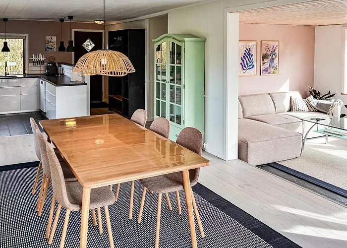 3 Bedroom Beautiful In Asperup